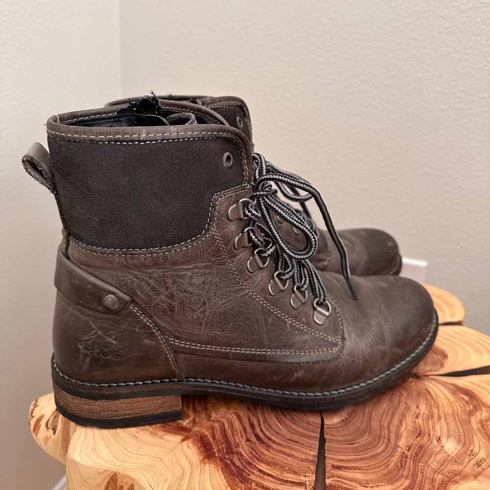 Taos Women’s Ringer 9-9.5 M grey lace-up Ankle Combat Boots Zip 5794